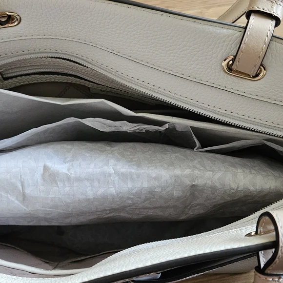 Michael Kors White Leather Tote Bag - Picture 2 of 9